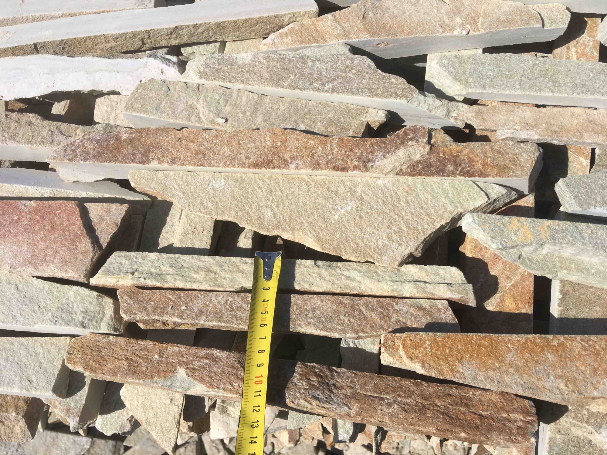 Горбушка златолит золотистый для облицовки купить в Верхнем Тагиле