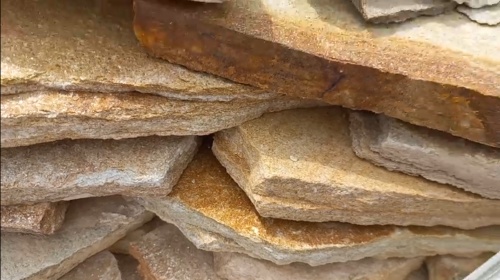 Плитняк златолит жёлтый золотистый для отмостки купить в Верхнем Тагиле