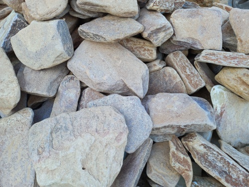 Златолит жёлтый, жёлто-зелёный глыбки и валуны для ланшафтного дизайна купить в Верхнем Тагиле