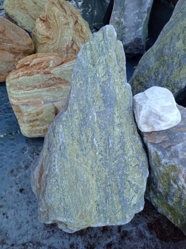 Златолит жёлтый, жёлто-зелёный глыбки и валуны для ланшафтного дизайна купить в Верхнем Тагиле