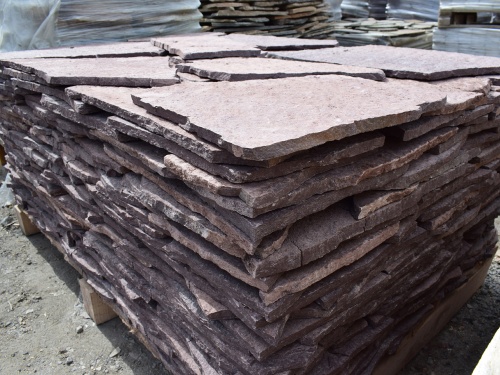 Плитняк лемезит бордовый для облицовки цоколя 20-25 мм  купить в Верхнем Тагиле