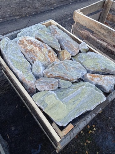 Златолит жёлтый, жёлто-зелёный глыбки и валуны для ланшафтного дизайна купить в Верхнем Тагиле