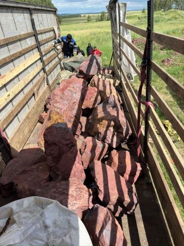 Ландшафтные глыбы красно-фиолетовые 200-1000 килограмм купить в Верхнем Тагиле