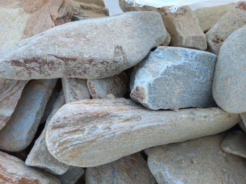 Златолит жёлтый, жёлто-зелёный глыбки и валуны для ланшафтного дизайна купить в Верхнем Тагиле