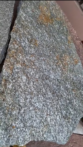 Плитняк златолит серебристый для цоколя, отмостки купить в Верхнем Тагиле