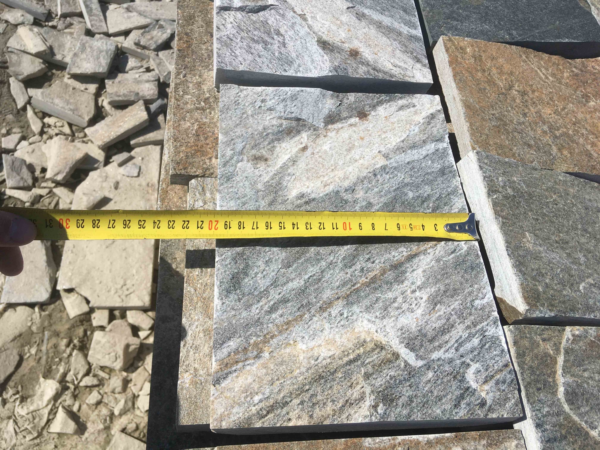 Плитка пилёная златолит Уральский для цоколя, отмостки купить в Верхнем Тагиле