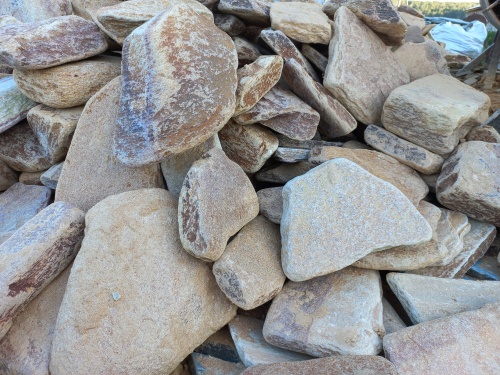 Златолит жёлтый, жёлто-зелёный глыбки и валуны для ланшафтного дизайна купить в Верхнем Тагиле