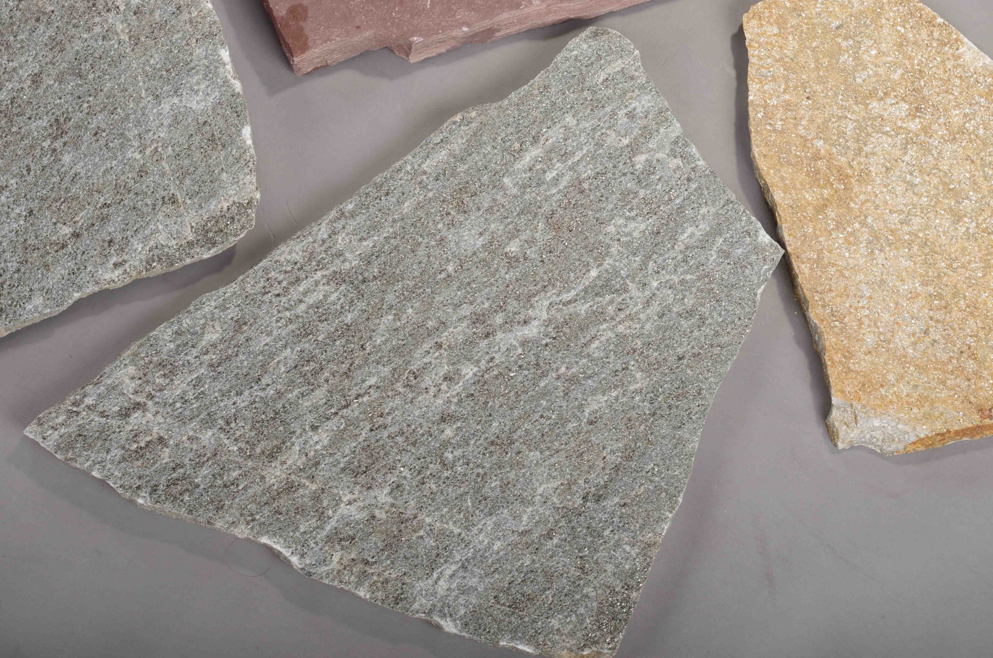 Плитняк златолит Уральский  для фасада купить в Верхнем Тагиле