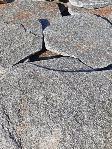 Златолит серебристый галтованный для лестниц купить в Верхнем Тагиле