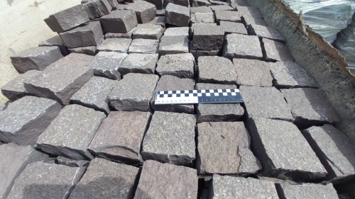 Лемезит колотая брусчатка 10 * 10 см. для парковки купить в Верхнем Тагиле