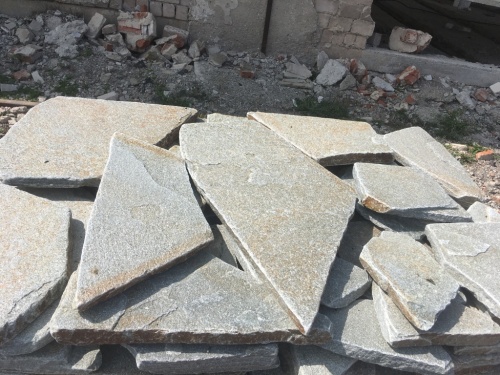 Златолит серебристый галтованный для лестниц купить в Верхнем Тагиле